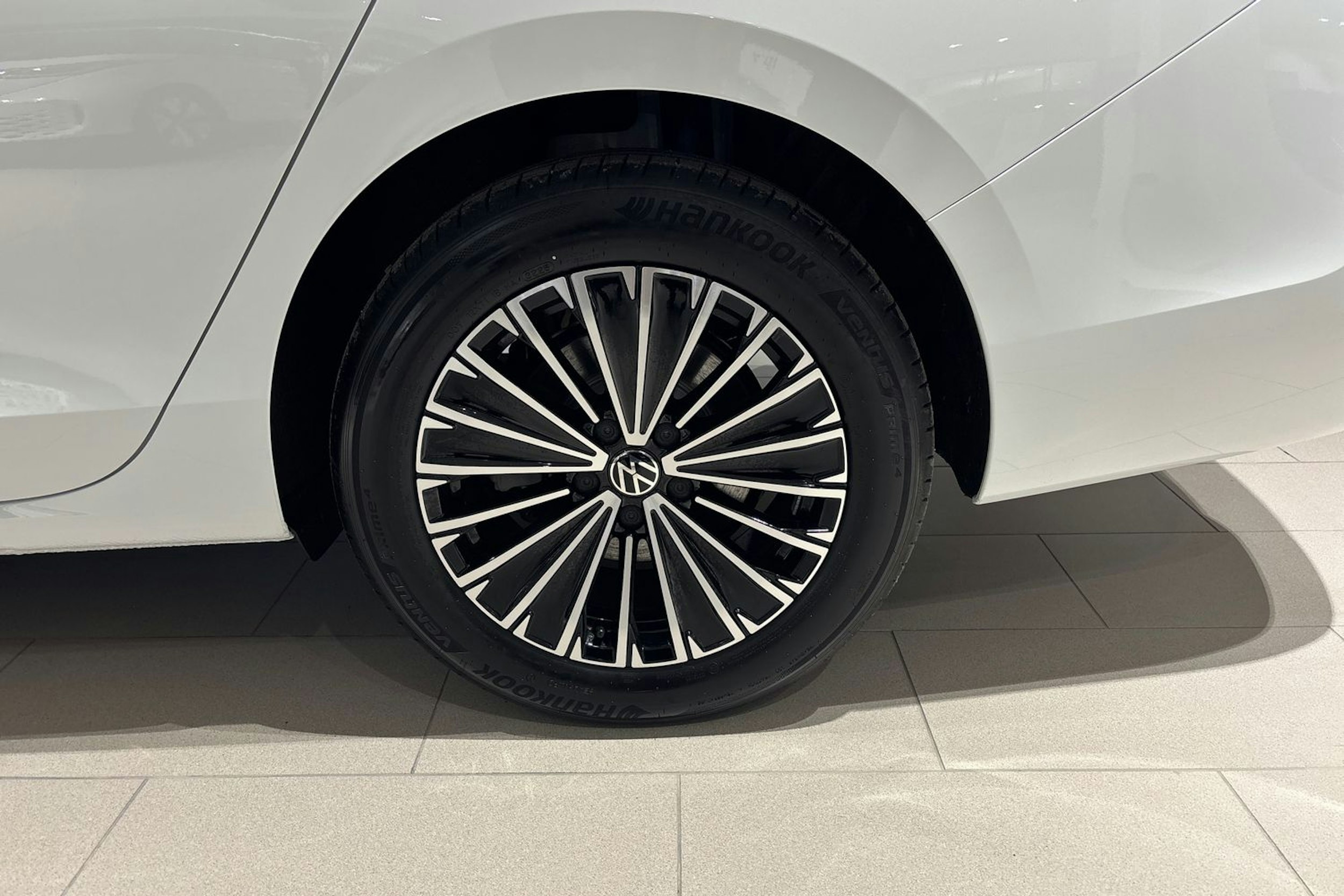 valkoinen Volkswagen Passat 2026 kuva 10.