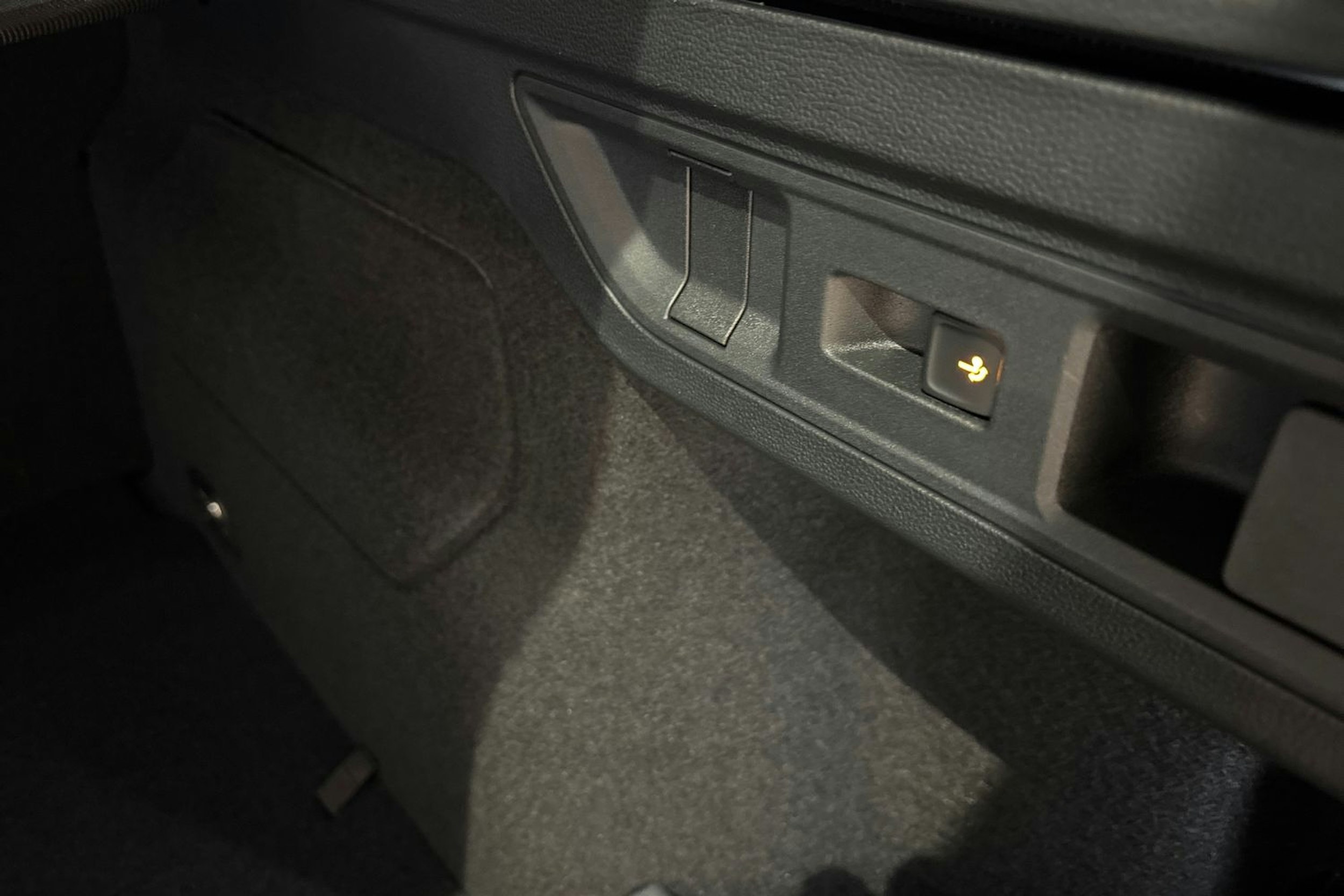 valkoinen Volkswagen Passat 2026 kuva 15.