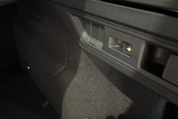 valkoinen Volkswagen Passat 2026 kuva 15.