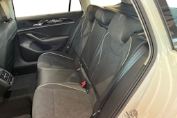 valkoinen Volkswagen Passat 2026 kuva 8.