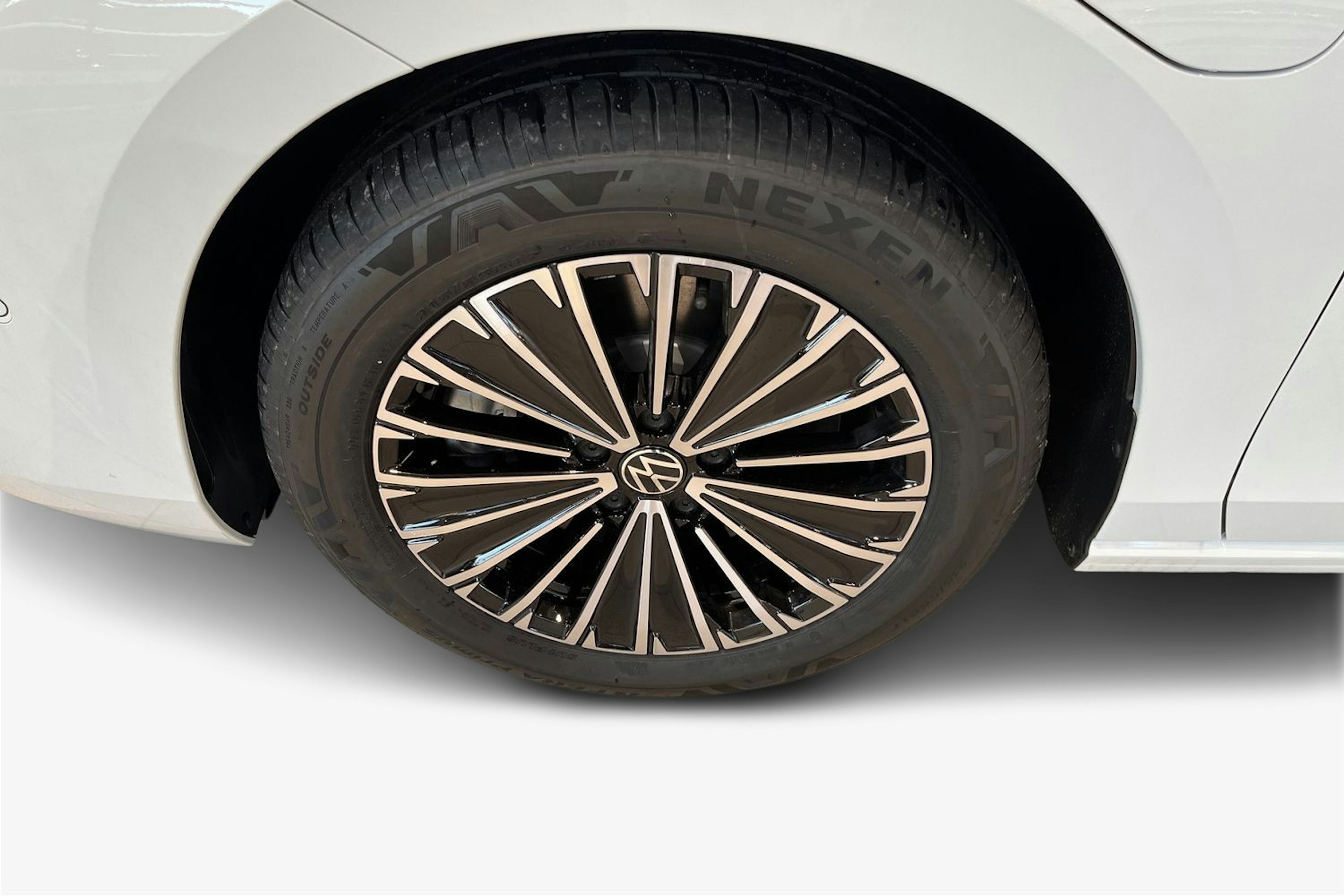 valkoinen Volkswagen Passat 2026 kuva 9.