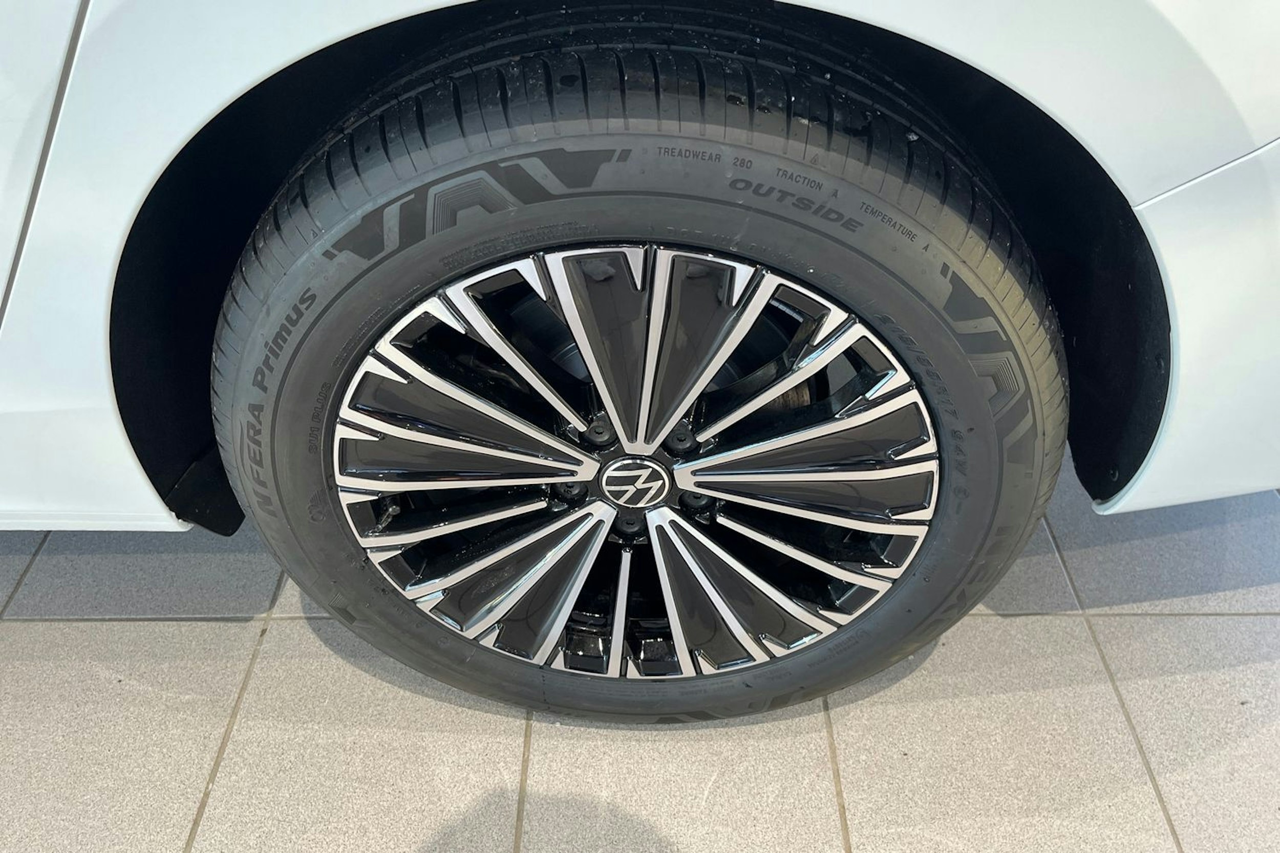 valkoinen Volkswagen Passat 2026 kuva 10.