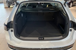 valkoinen Volkswagen Passat 2026 kuva 11.