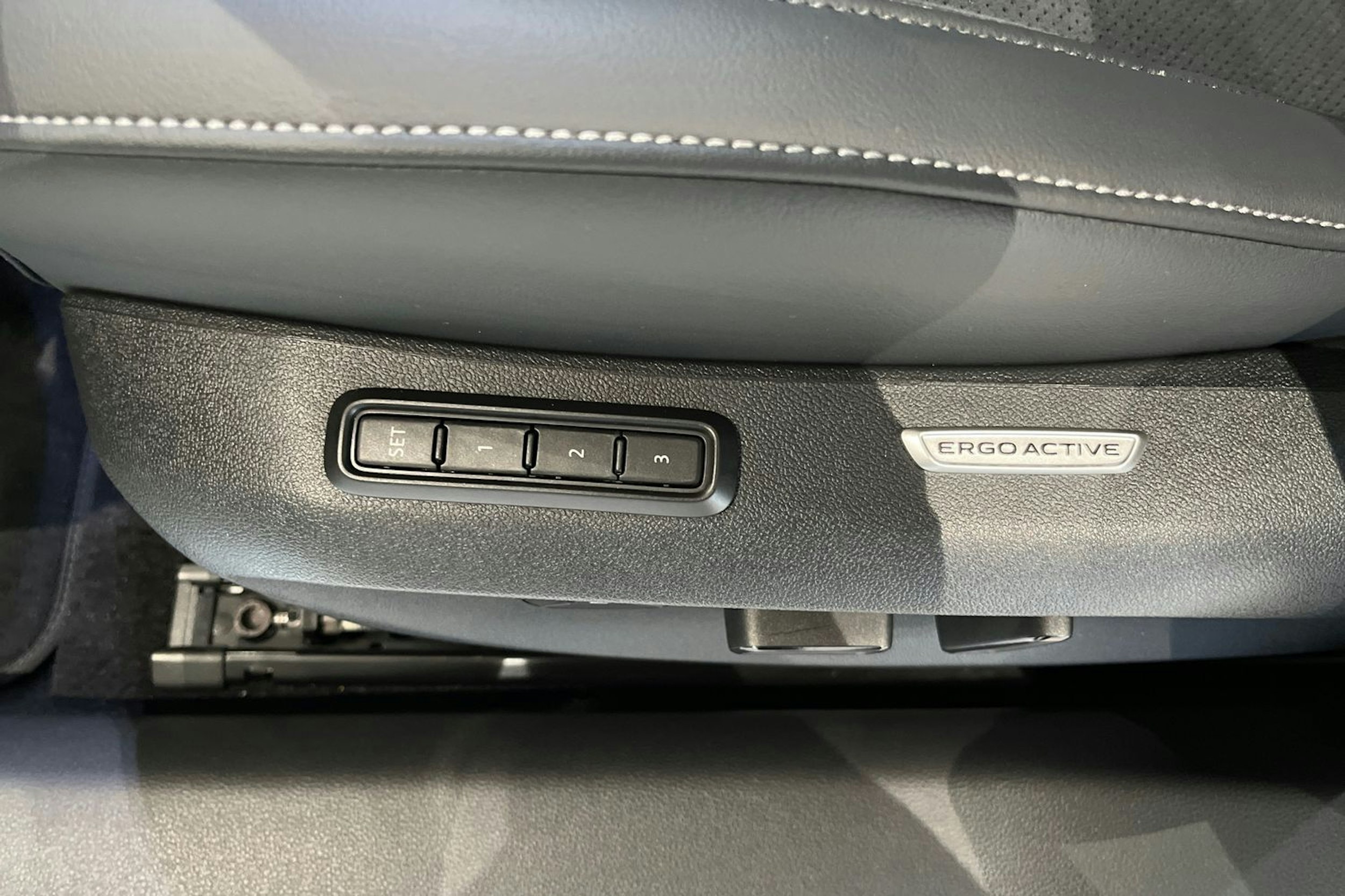 valkoinen Volkswagen Passat 2026 kuva 13.