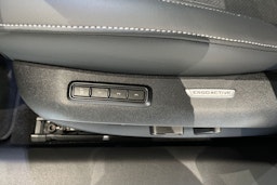 valkoinen Volkswagen Passat 2026 kuva 13.