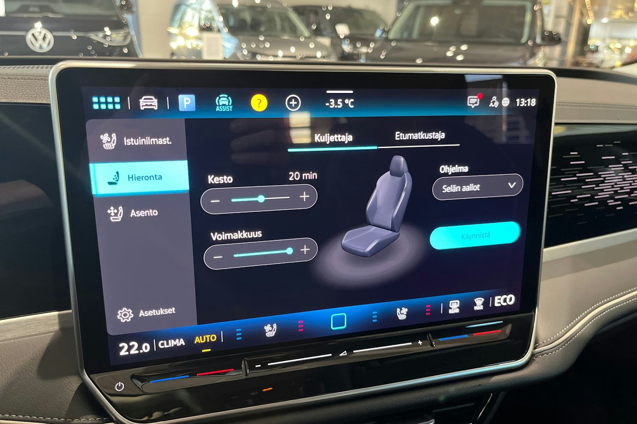 valkoinen Volkswagen Passat 2026 kuva 15.