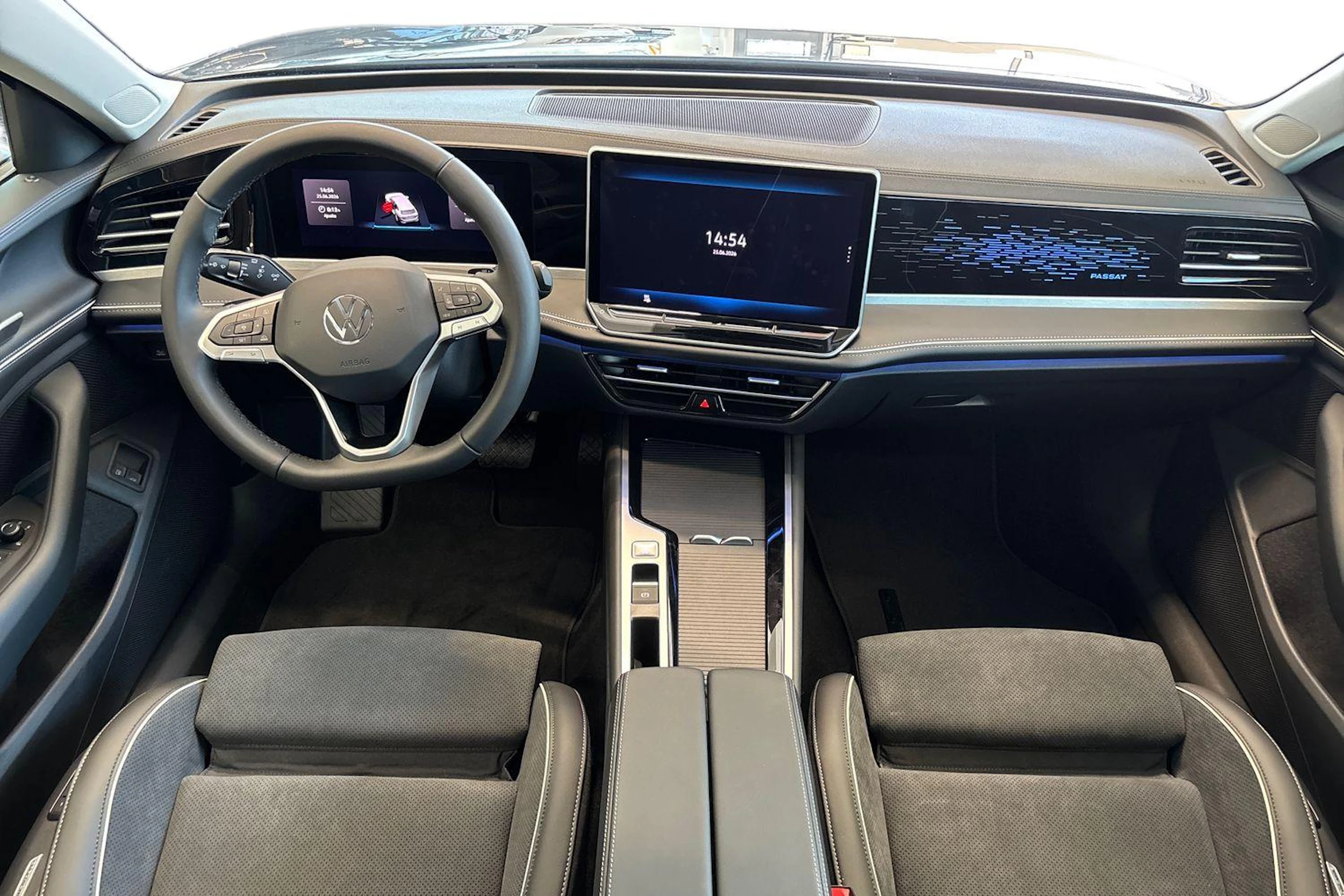 harmaa Volkswagen Passat 2026 kuva 7.