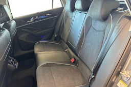 harmaa Volkswagen Passat 2026 kuva 8.