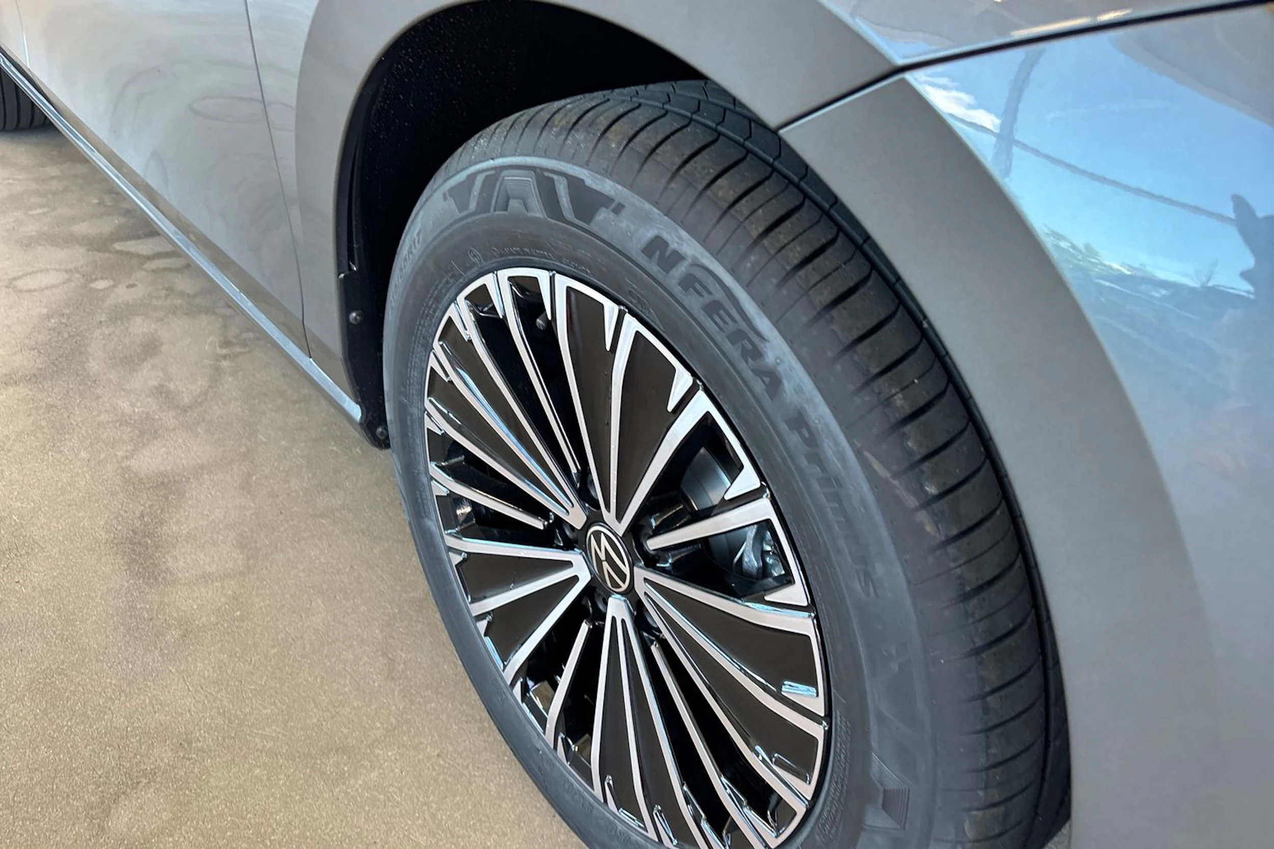 harmaa Volkswagen Passat 2026 kuva 10.
