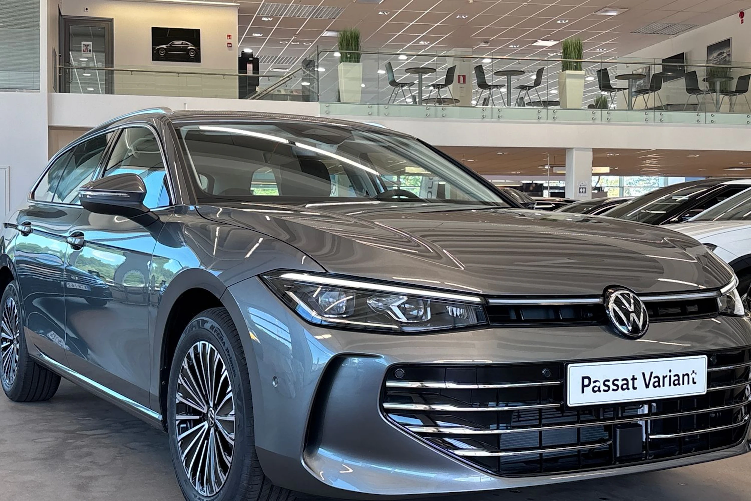 harmaa Volkswagen Passat 2026 kuva 11.