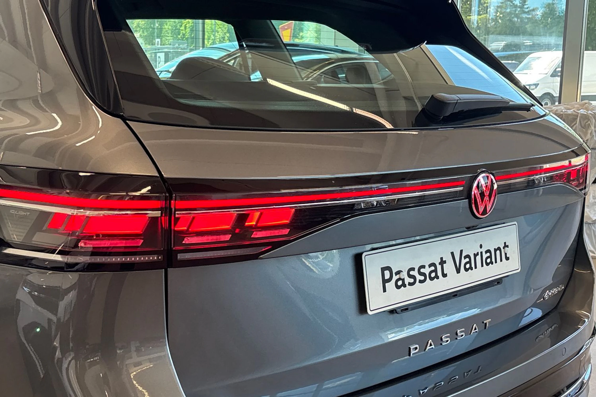 harmaa Volkswagen Passat 2026 kuva 14.