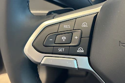 harmaa Volkswagen Passat 2026 kuva 20.