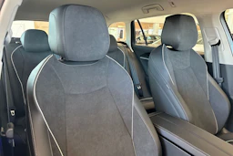 harmaa Volkswagen Passat 2026 kuva 32.