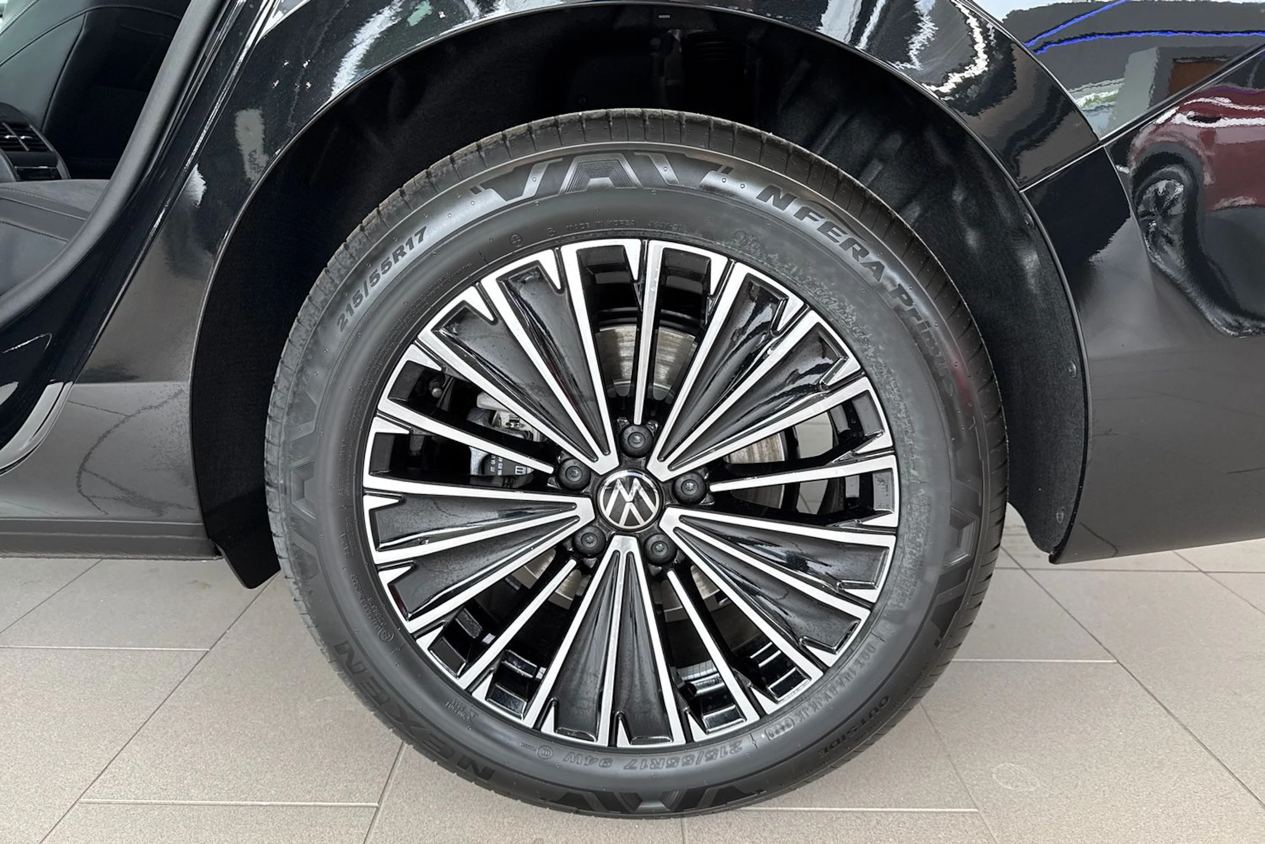 musta Volkswagen Passat 2026 kuva 10.