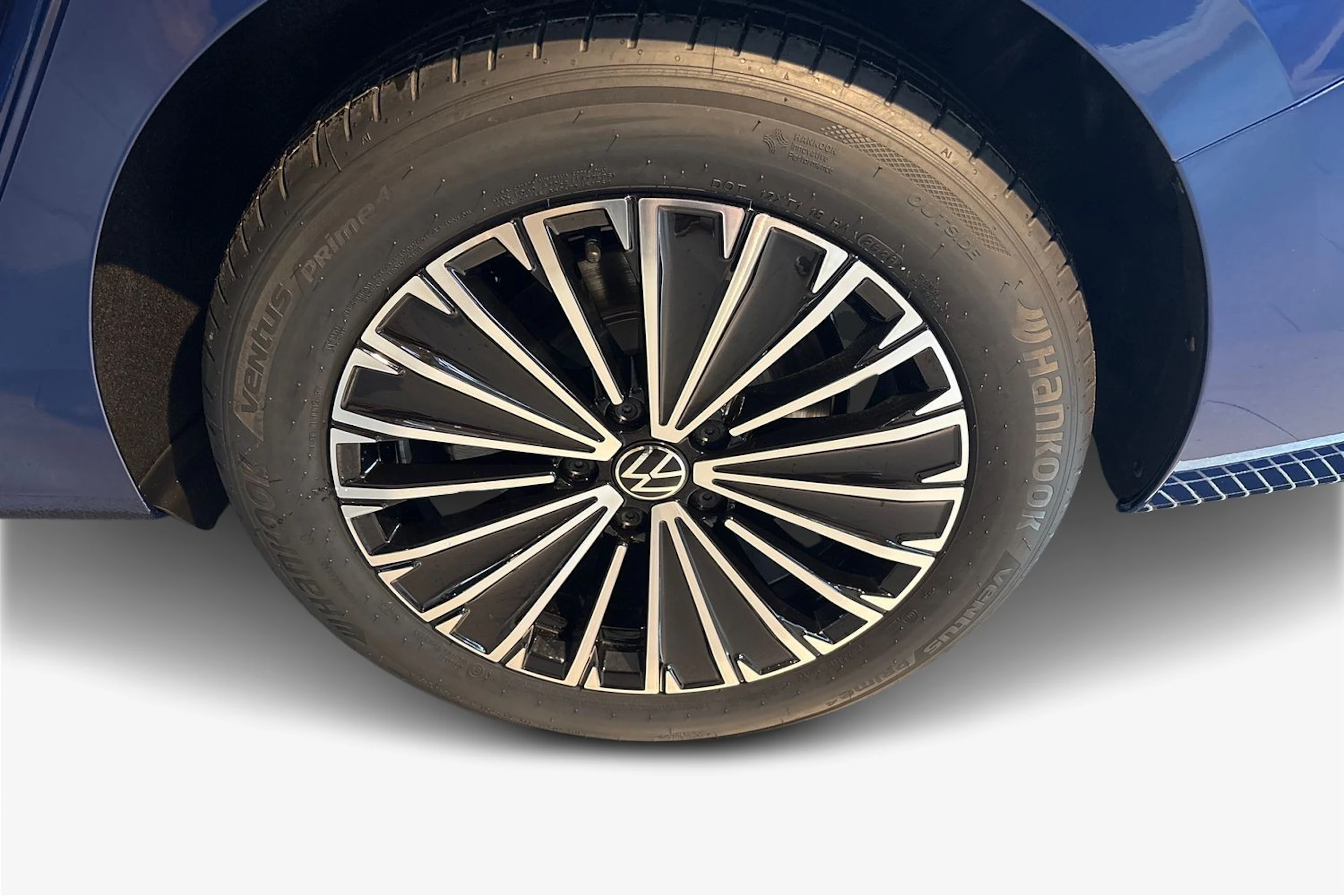 sininen Volkswagen Passat 2026 kuva 9.