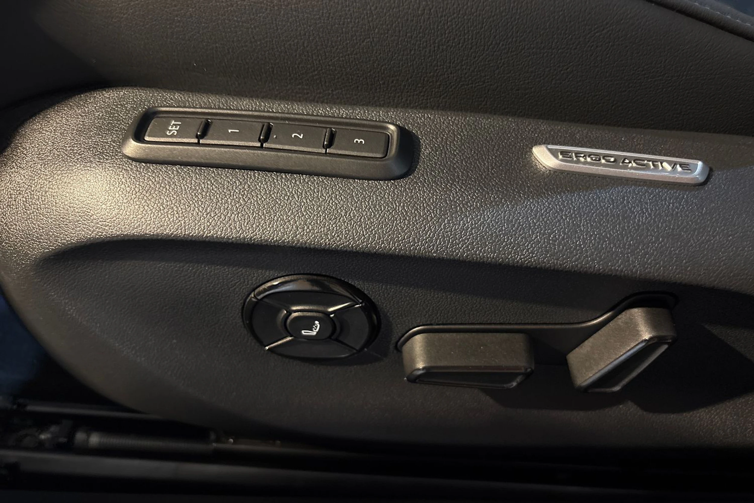 sininen Volkswagen Passat 2026 kuva 12.
