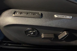 sininen Volkswagen Passat 2026 kuva 12.