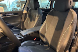 sininen Volkswagen Passat 2026 kuva 13.