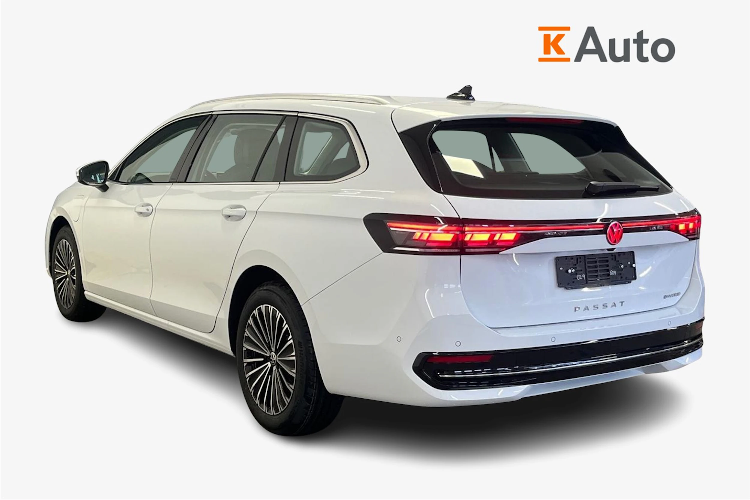 valkoinen Volkswagen Passat 2026 kuva 2.