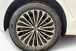 valkoinen Volkswagen Passat 2026 kuva 9.