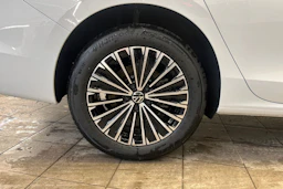 valkoinen Volkswagen Passat 2026 kuva 10.