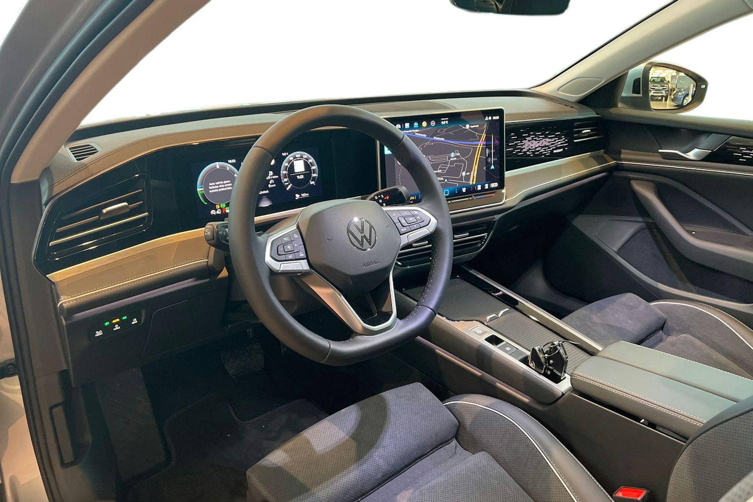 harmaa Volkswagen Passat 2026 kuva 6.