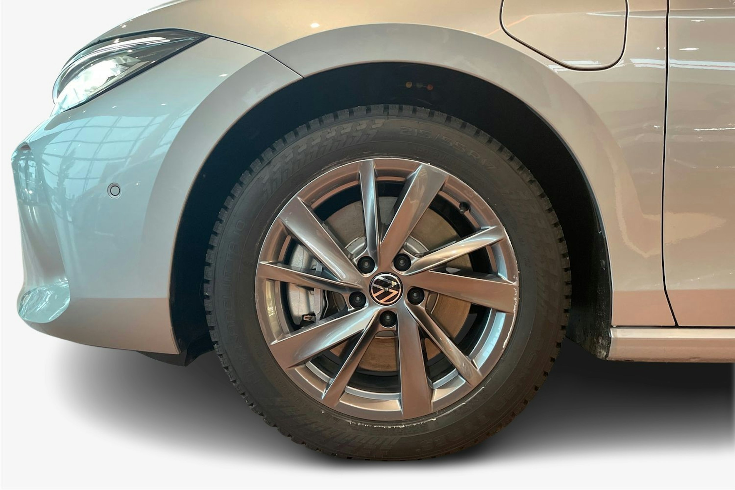 harmaa Volkswagen Passat 2026 kuva 9.