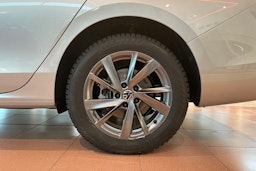 harmaa Volkswagen Passat 2026 kuva 10.