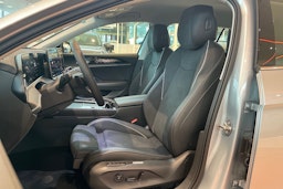 harmaa Volkswagen Passat 2026 kuva 13.