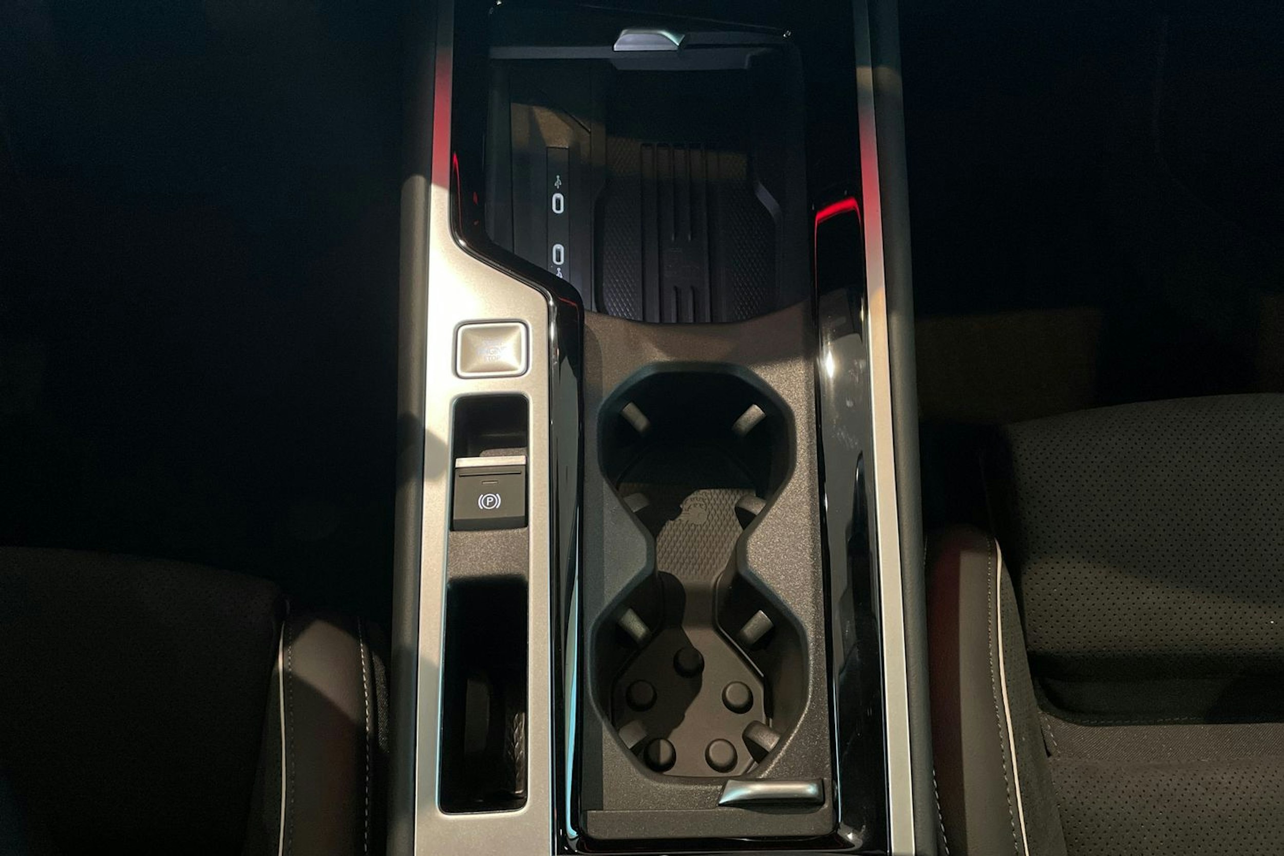 harmaa Volkswagen Passat 2026 kuva 21.