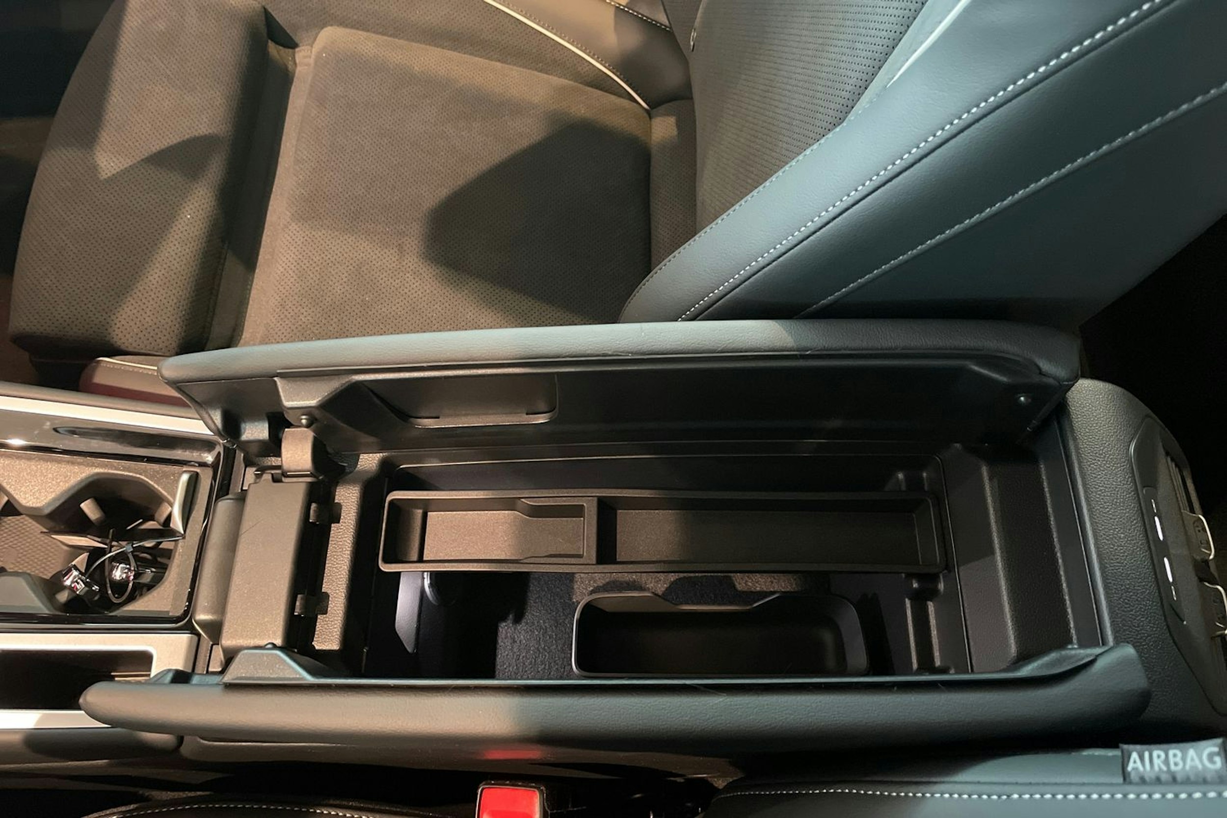 harmaa Volkswagen Passat 2026 kuva 22.