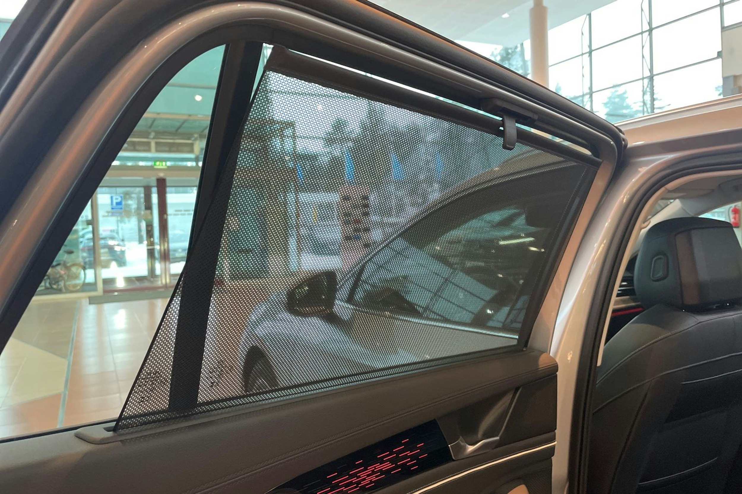 harmaa Volkswagen Passat 2026 kuva 23.