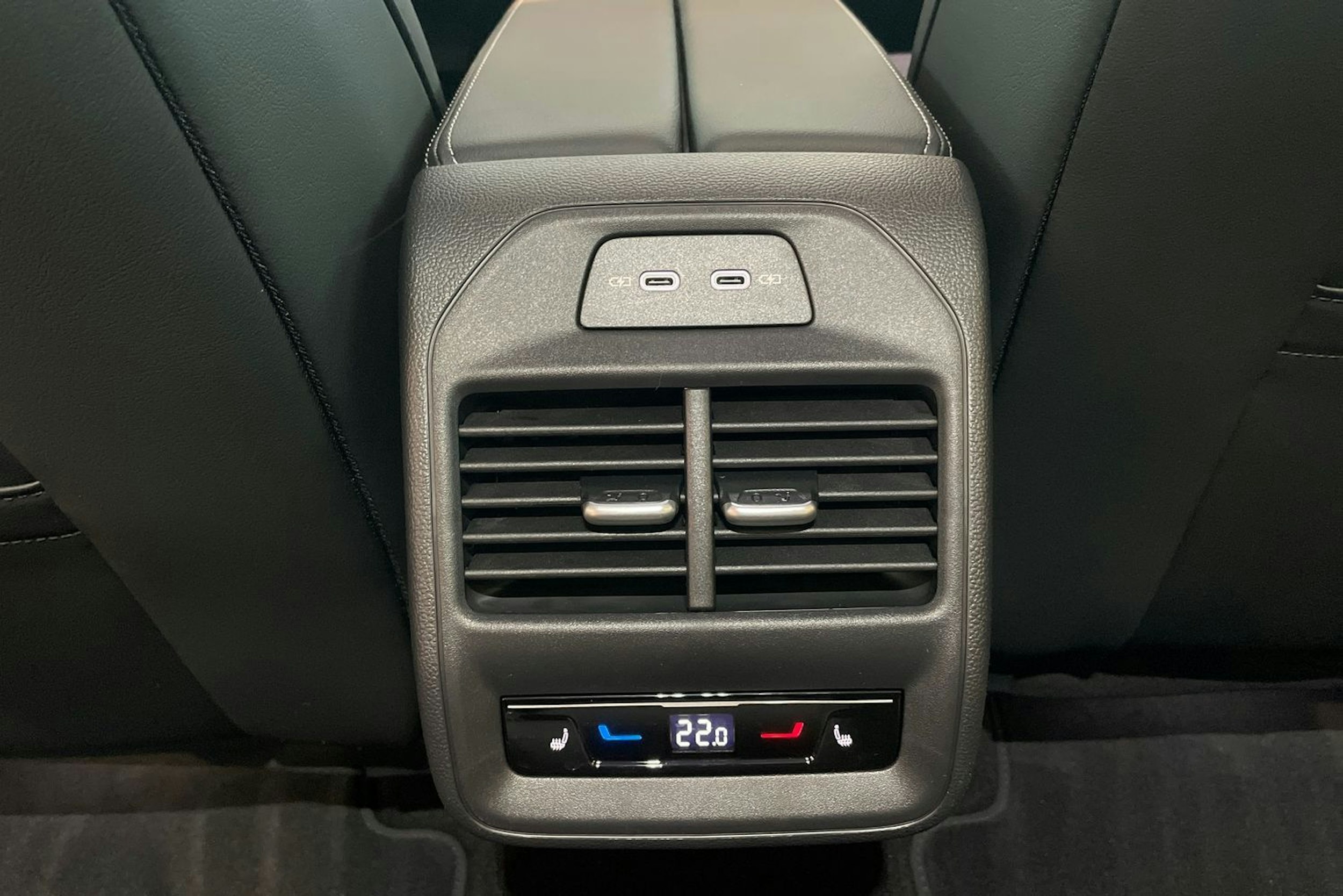 harmaa Volkswagen Passat 2026 kuva 24.