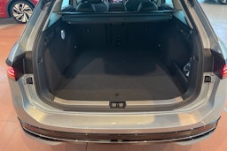 harmaa Volkswagen Passat 2026 kuva 25.