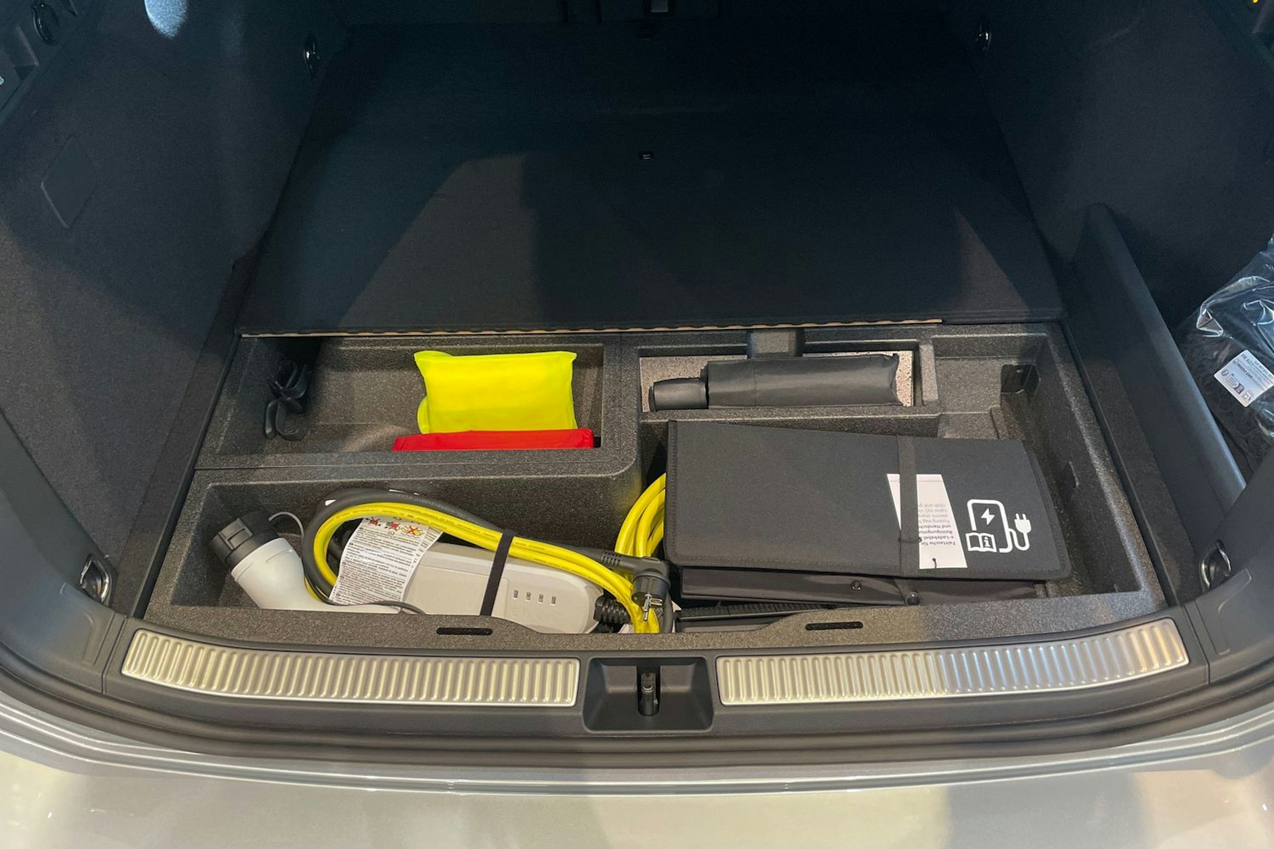 harmaa Volkswagen Passat 2026 kuva 26.