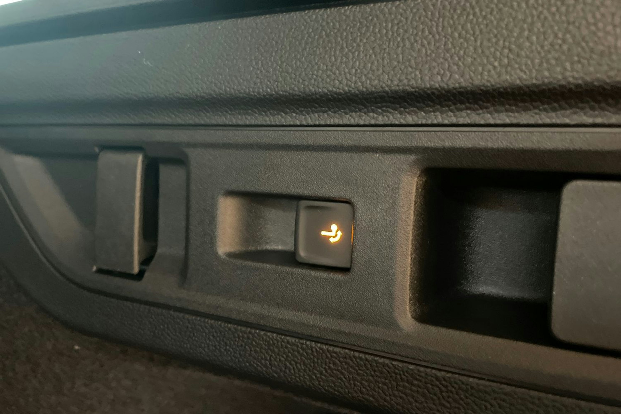 harmaa Volkswagen Passat 2026 kuva 27.