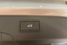 harmaa Volkswagen Passat 2026 kuva 29.