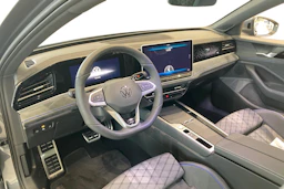 harmaa Volkswagen Passat 2026 kuva 6.