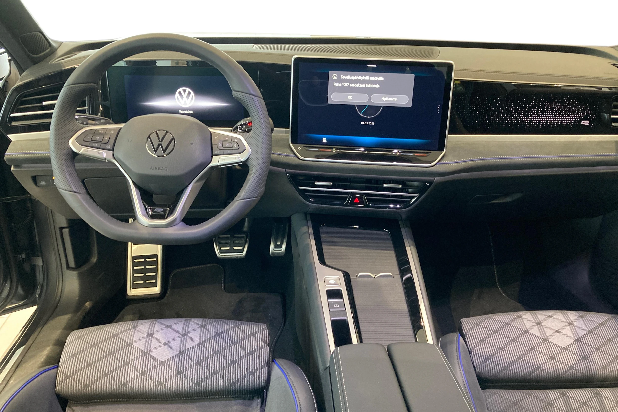 harmaa Volkswagen Passat 2026 kuva 7.