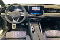 harmaa Volkswagen Passat 2026 kuva 7.