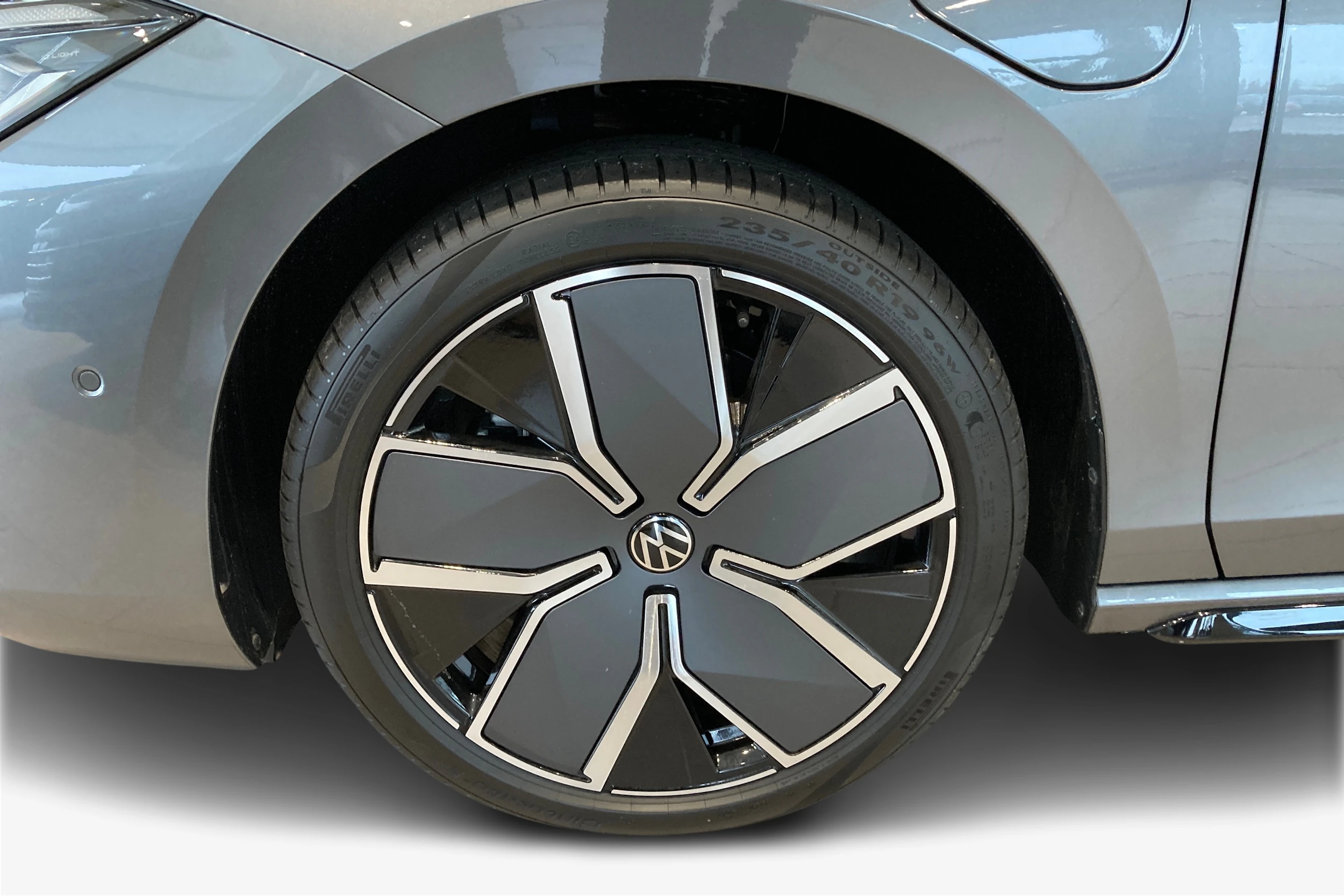 harmaa Volkswagen Passat 2026 kuva 9.