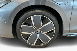 harmaa Volkswagen Passat 2026 kuva 9.