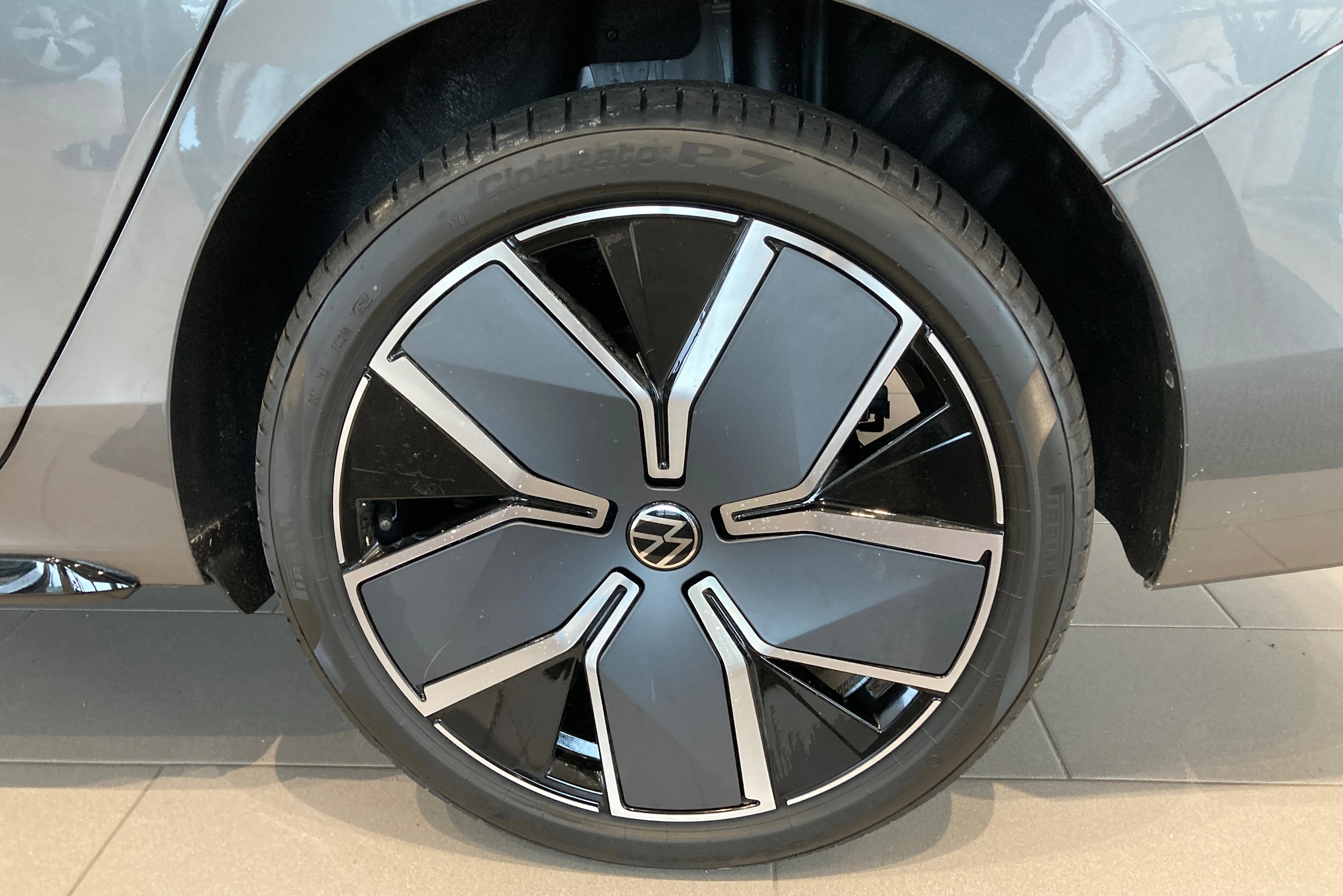 harmaa Volkswagen Passat 2026 kuva 10.