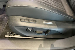 harmaa Volkswagen Passat 2026 kuva 12.