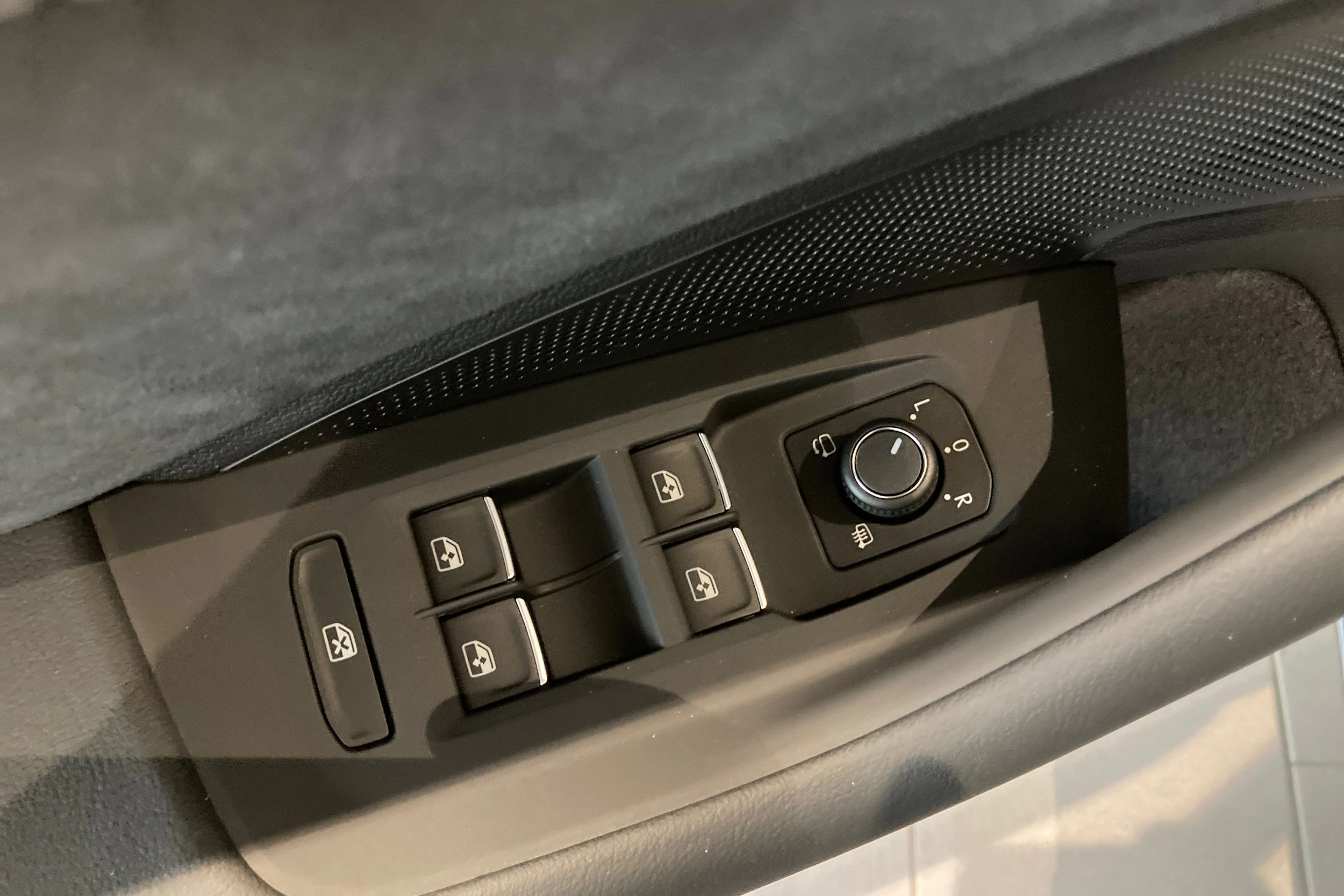 harmaa Volkswagen Passat 2026 kuva 13.