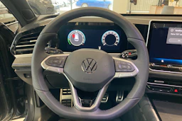 harmaa Volkswagen Passat 2026 kuva 14.