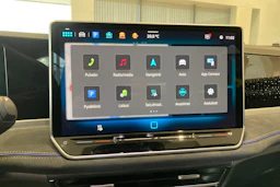 harmaa Volkswagen Passat 2026 kuva 16.