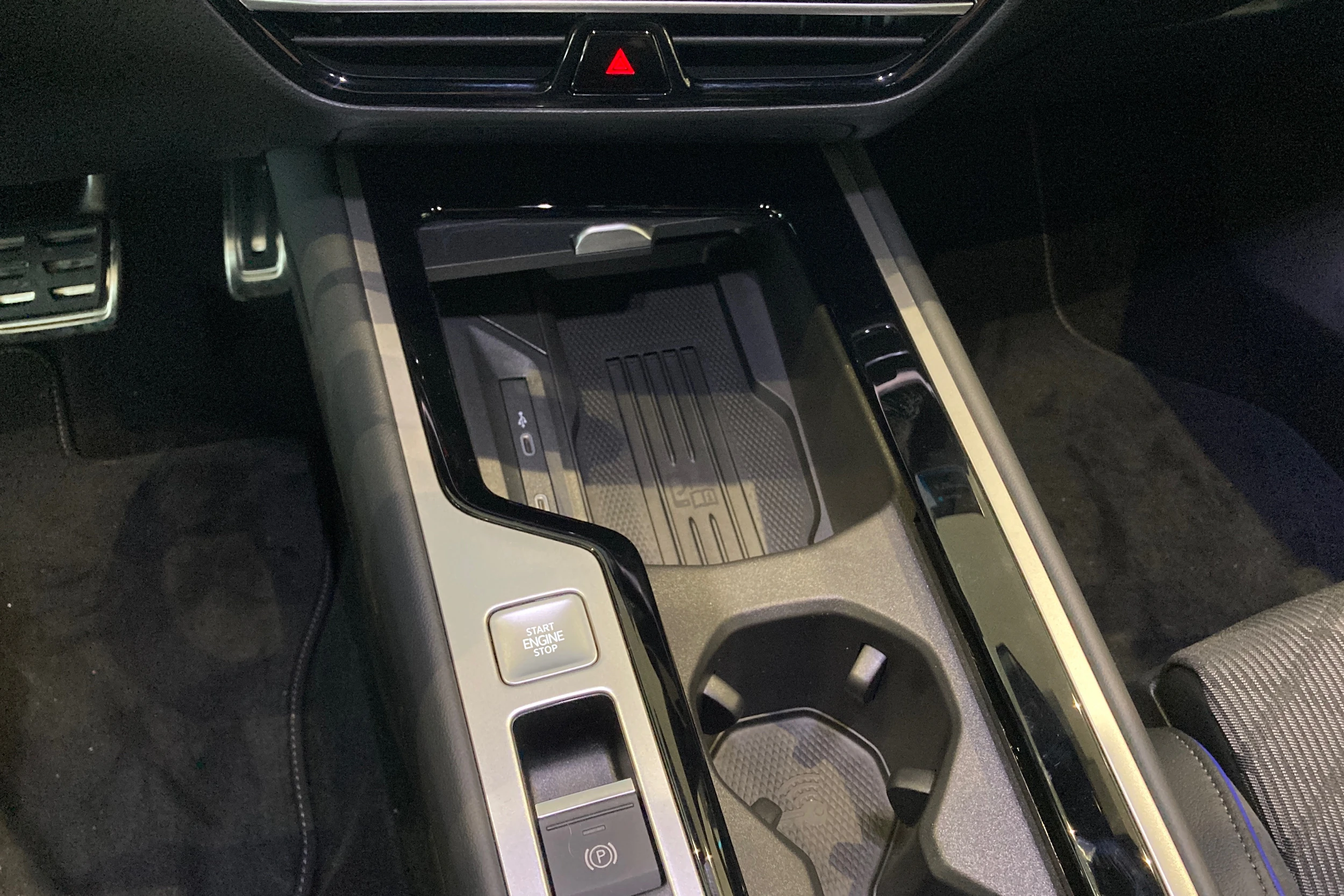 harmaa Volkswagen Passat 2026 kuva 19.