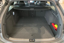 harmaa Volkswagen Passat 2026 kuva 20.