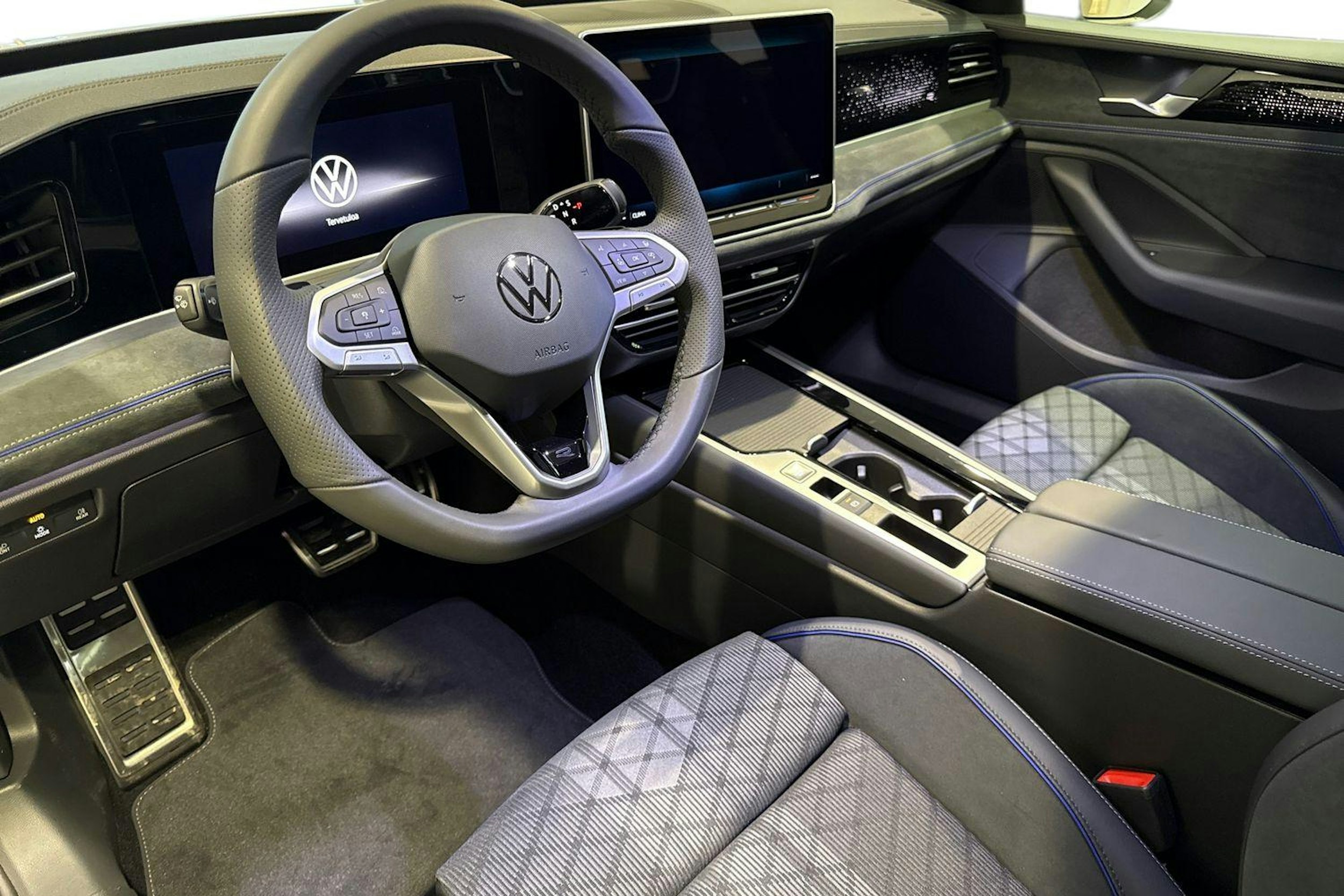 valkoinen Volkswagen Passat 2026 kuva 6.